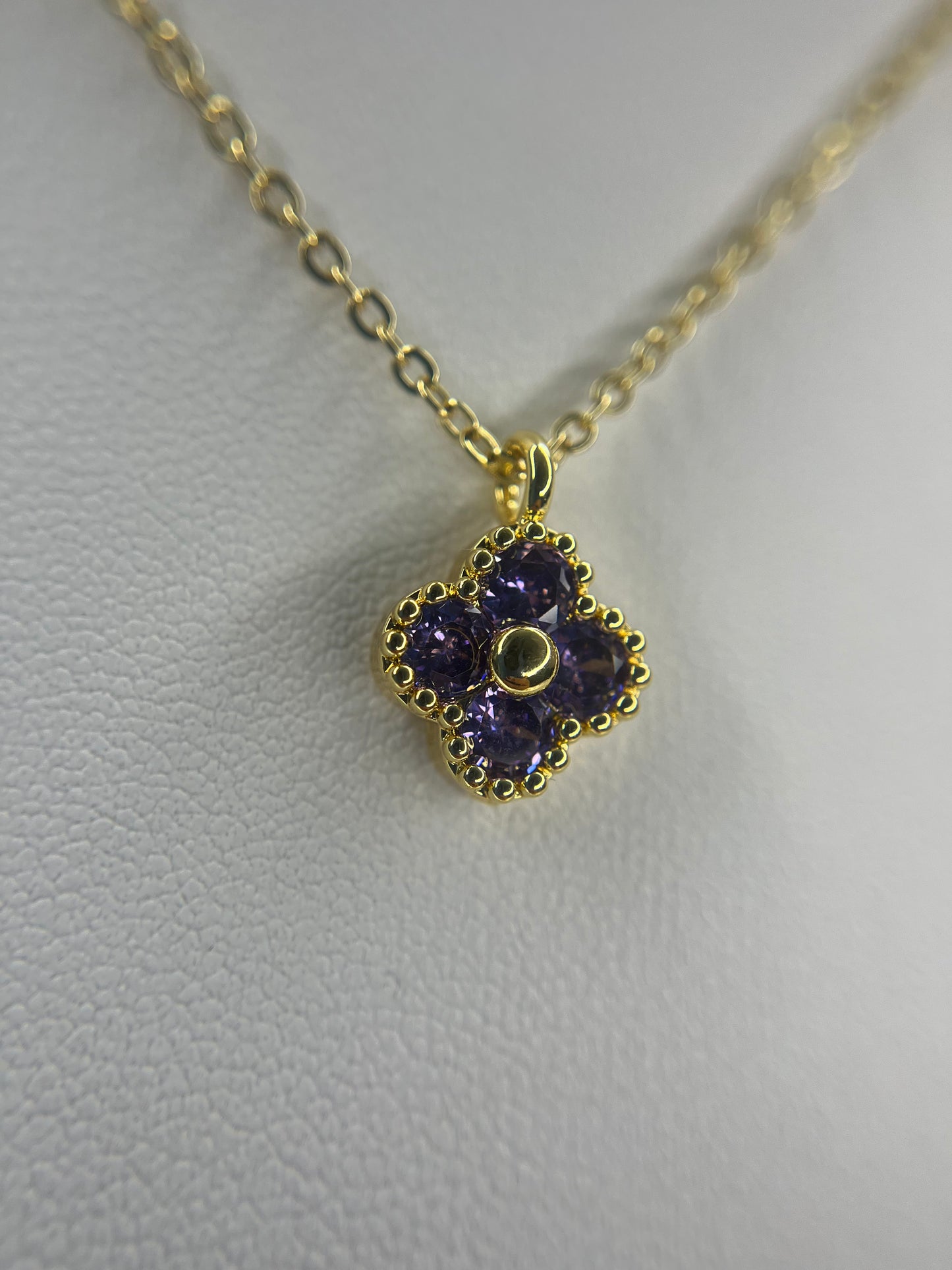 Necklace Flor de hoja Violeta