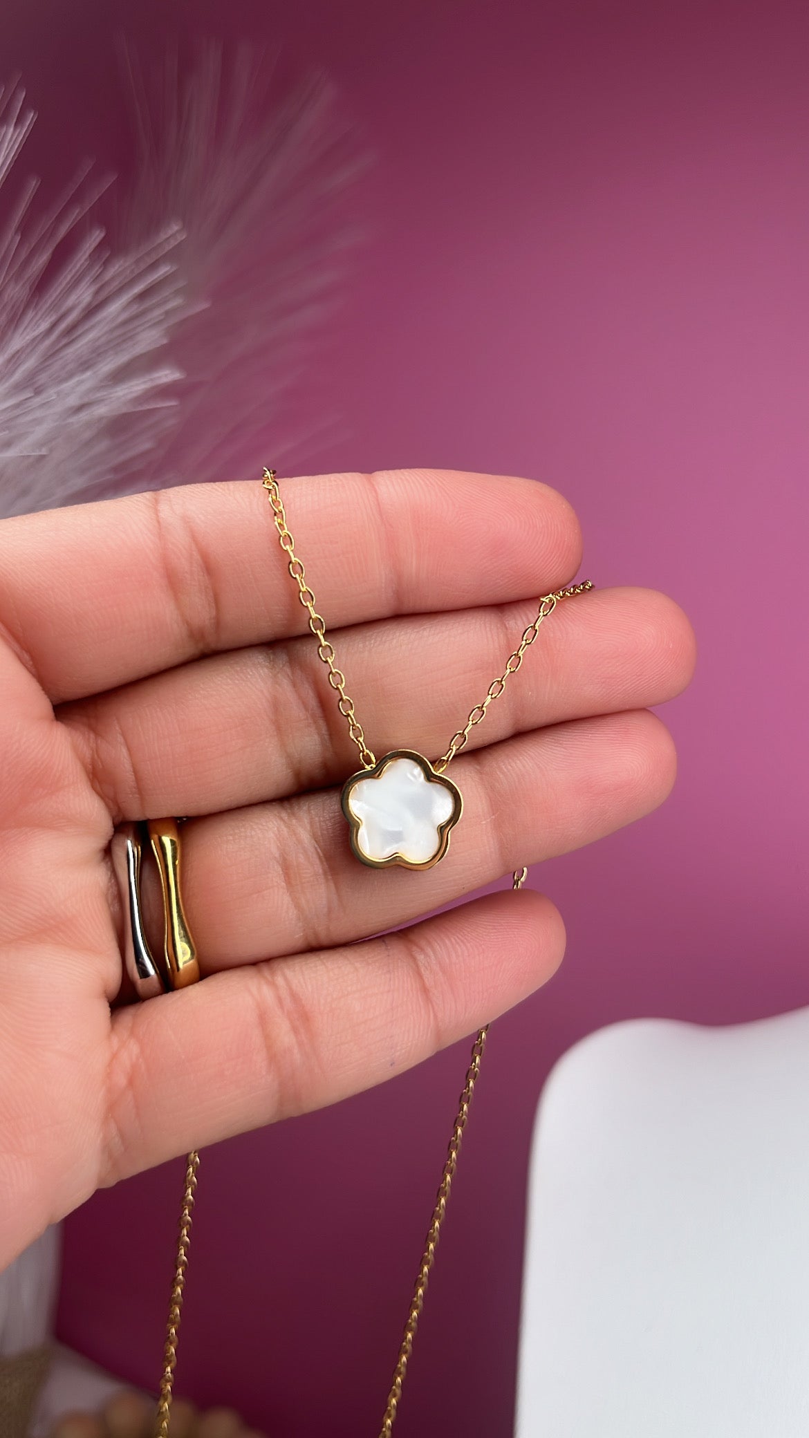 Necklace Van White